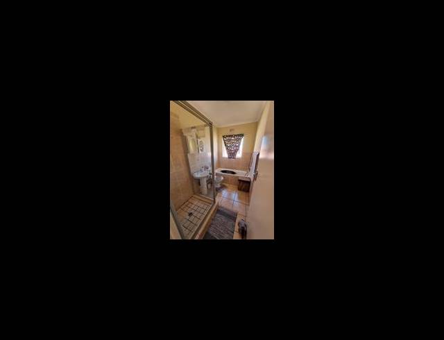 2 BEDROOM TOWNHOUSE FOR SALE IN SONNEVELD
